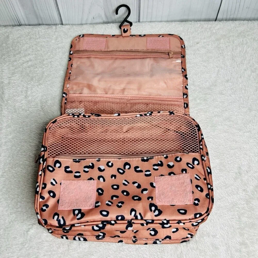 Mossio hanging toiletry